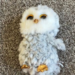 I am selling a grey owl
